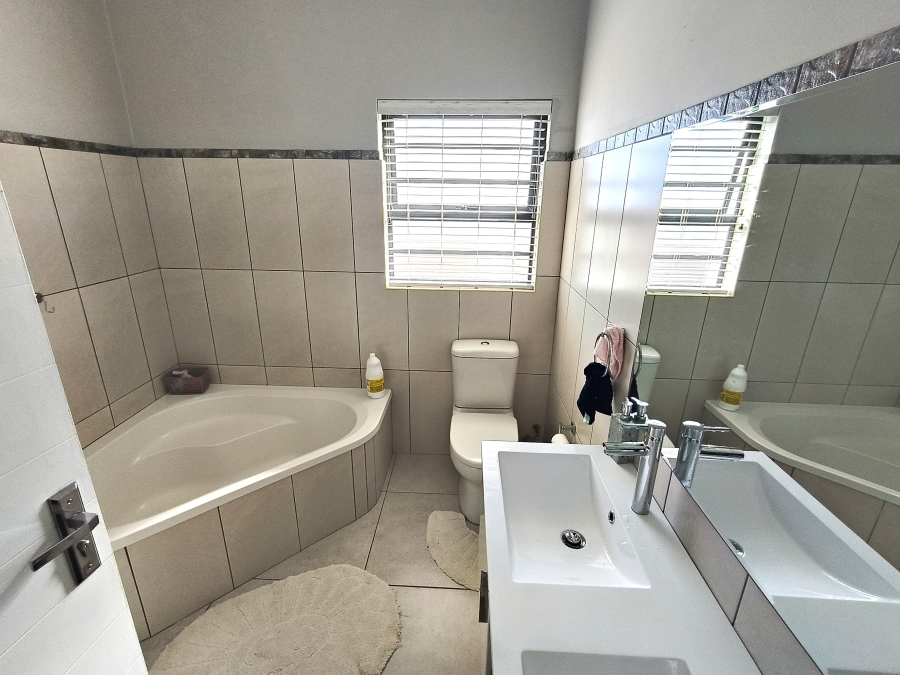 3 Bedroom Property for Sale in Admirals Park Western Cape